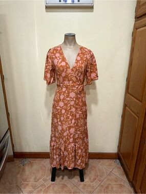Woman’s Petal & Pup wrap short sleeve floral dress